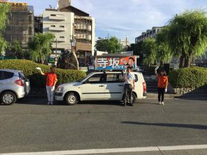 【阪急武庫之荘駅で演説です】
